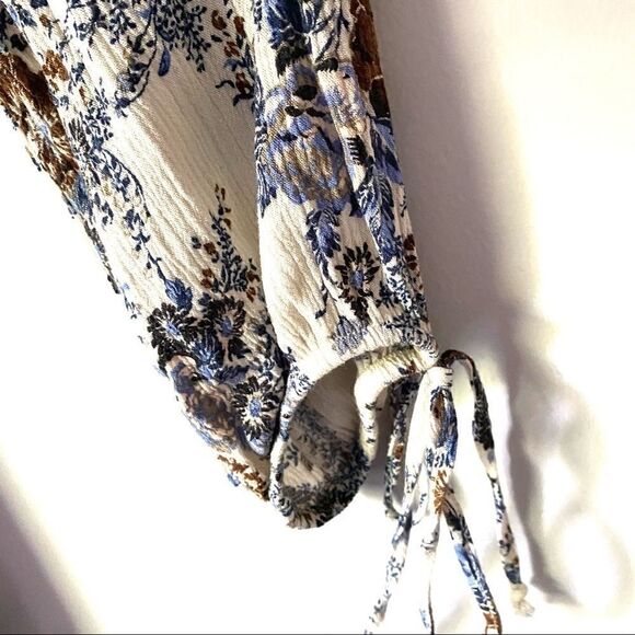 American Eagle Cold Shoulder long sleeve open back - Picture 3 of 6